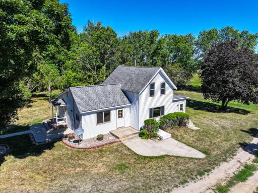 Cute 1 1/2 Story Farmhouse!