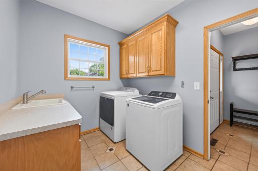 12925 laundry 2.jpg