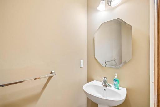 20-web-or-mls-Partridge Cir-S2509-020.jpg