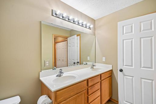 29-web-or-mls-Partridge Cir-S2509-029.jpg