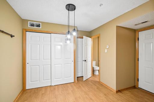 13-web-or-mls-Partridge Cir-S2509-013.jpg
