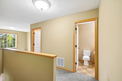 32-web-or-mls-Partridge Cir-S2509-032.jpg
