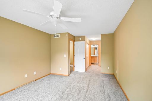 26-web-or-mls-Partridge Cir-S2509-026.jpg