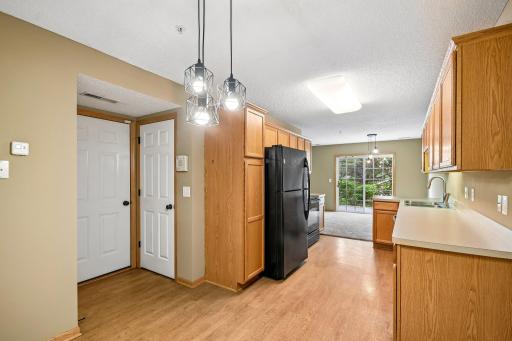 14-web-or-mls-Partridge Cir-S2509-014.jpg