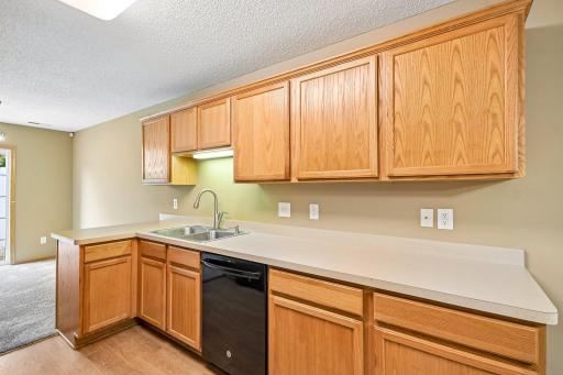 17-web-or-mls-Partridge Cir-S2509-017.jpg