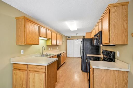 15-web-or-mls-Partridge Cir-S2509-015.jpg