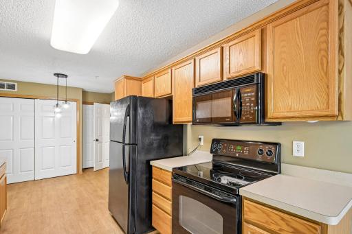 18-web-or-mls-Partridge Cir-S2509-018.jpg