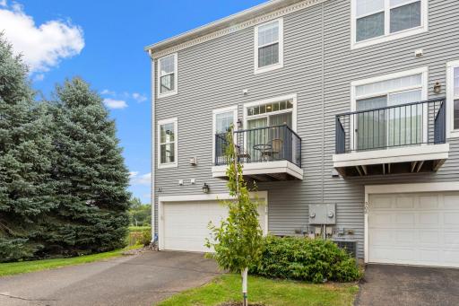 7-web-or-mls-510 Village Pkwy-253.jpg