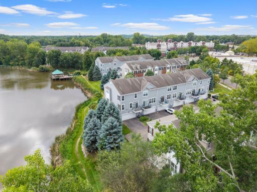 Wow! Great end-unit with pond setting.