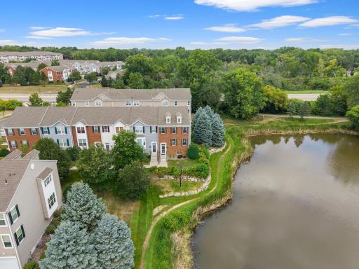 Wow! Great end-unit with pond setting.