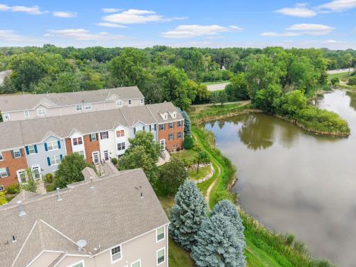 Wow! Great end-unit with pond setting.