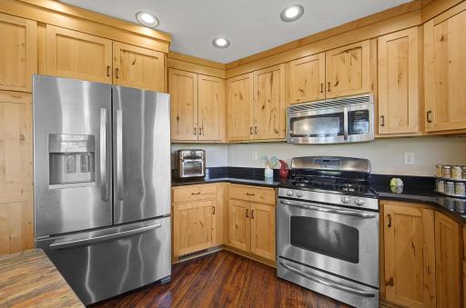 24 kitchen.jpg