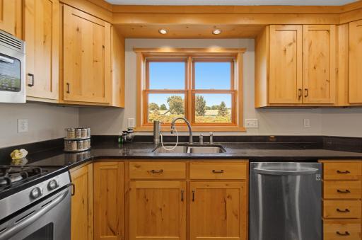 25 kitchen.jpg
