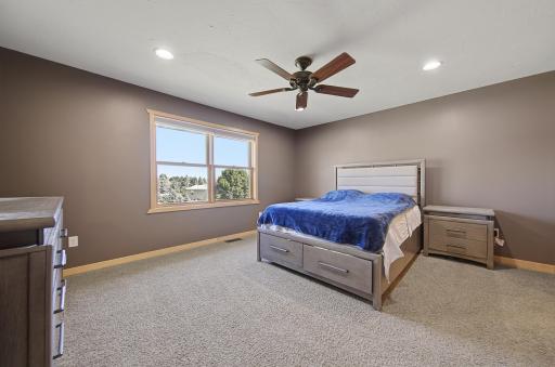 34 main bedroom.jpg