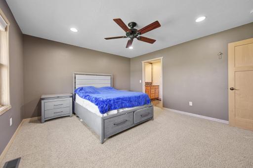 35 main bedroom.jpg