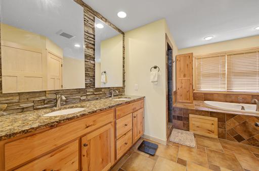 36 main bathroom.jpg