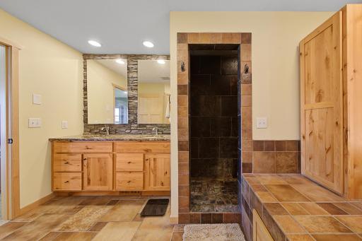 38 main bathroom.jpg