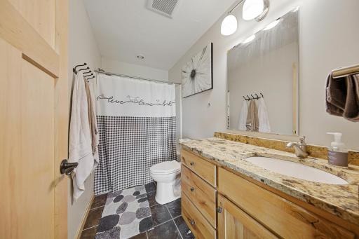 43 bathroom.jpg