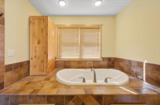 37 main bathroom.jpg