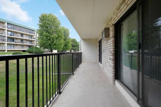 Deck that runs the entire length of the unit!