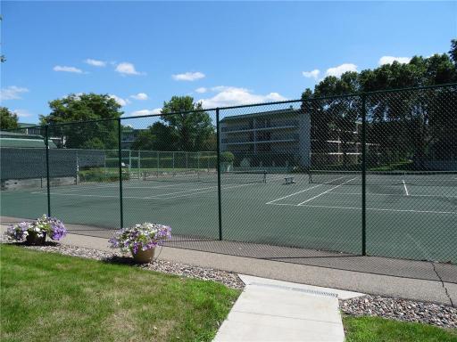 10411 Cedar Lake Road, 208, Minnetonka, MN 55305