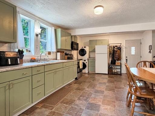 A nice amount of cabinet and counter top space