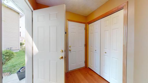 915 Kimberly Lane, Chanhassen, MN 55317