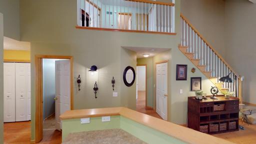 915 Kimberly Lane, Chanhassen, MN 55317