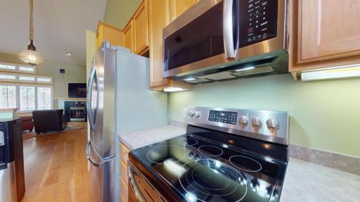 915 Kimberly Lane, Chanhassen, MN 55317