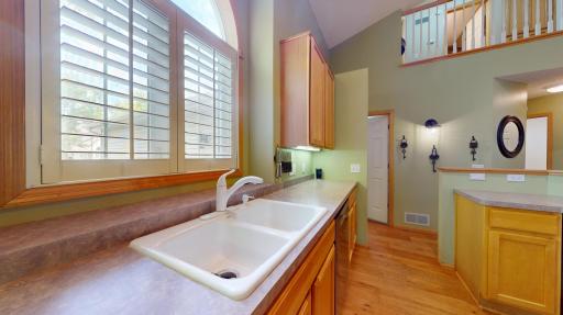 915 Kimberly Lane, Chanhassen, MN 55317