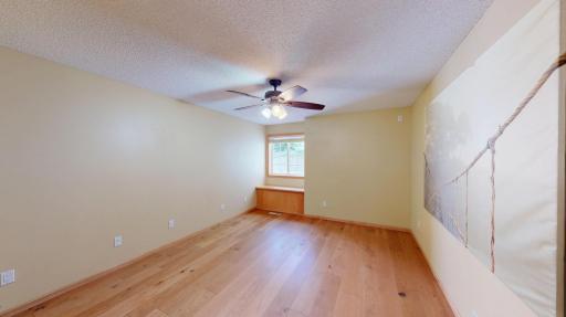 915 Kimberly Lane, Chanhassen, MN 55317