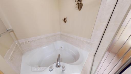915 Kimberly Lane, Chanhassen, MN 55317