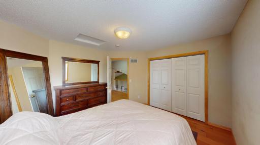 915 Kimberly Lane, Chanhassen, MN 55317