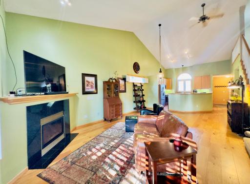 915 Kimberly Lane, Chanhassen, MN 55317