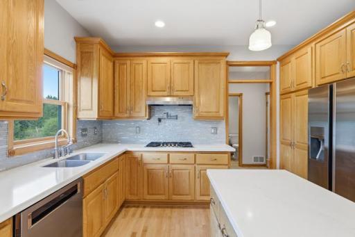 Love the quartz counter tops!