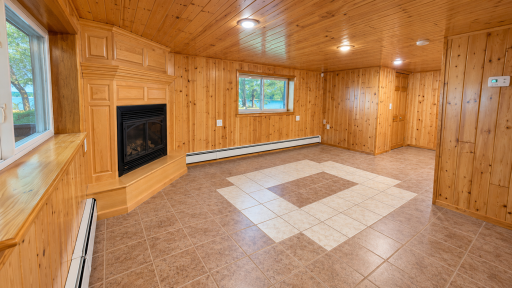 Lower level livingroom