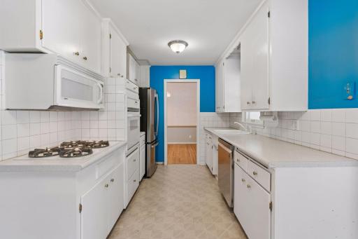 8224 Xerxes Avenue South - Spacecrafting - 0009.jpg