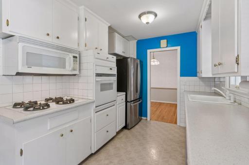 8224 Xerxes Avenue South - Spacecrafting - 0010.jpg