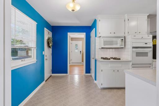 8224 Xerxes Avenue South - Spacecrafting - 0017.jpg