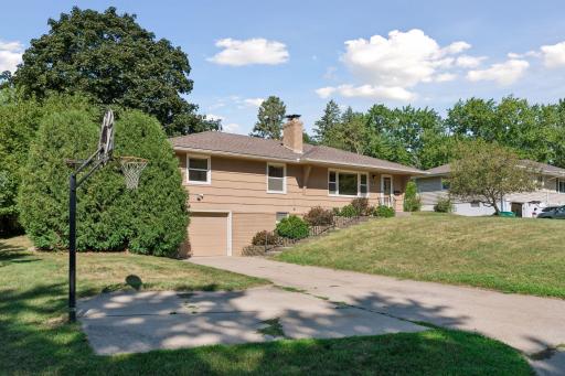 8224 Xerxes Avenue South - Spacecrafting - 0003.jpg