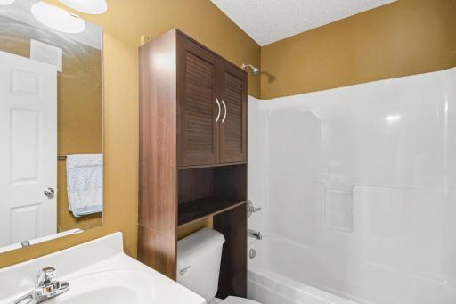Full bath on the upper level.