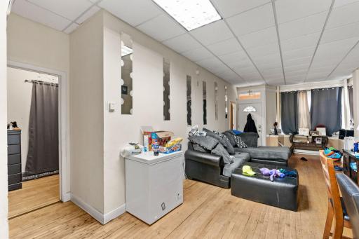 17-web-or-mls-2600 Washington St NE-17.jpg