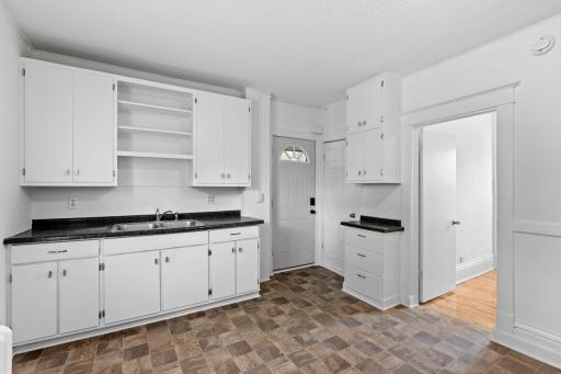 28-web-or-mls-2600 Washington St NE-28.jpg