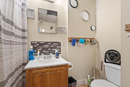 22-web-or-mls-2600 Washington St NE-22.jpg
