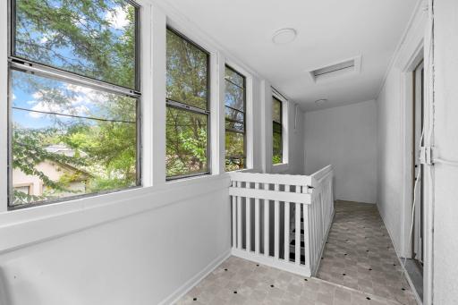 25-web-or-mls-2600 Washington St NE-25.jpg