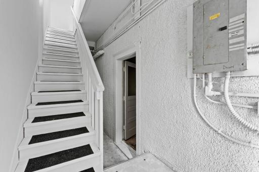 23-web-or-mls-2600 Washington St NE-23.jpg
