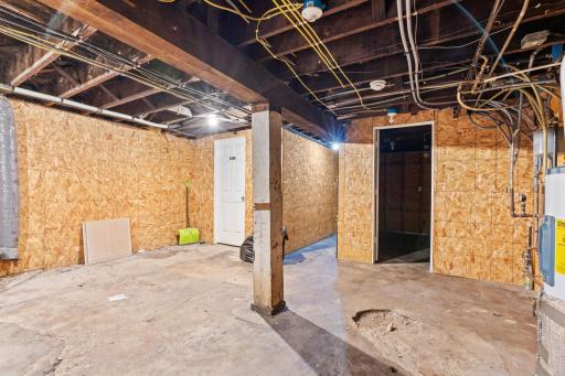 47-web-or-mls-2600 Washington St NE-47.jpg