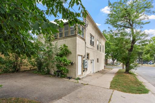 12-web-or-mls-2600 Washington St NE-12.jpg