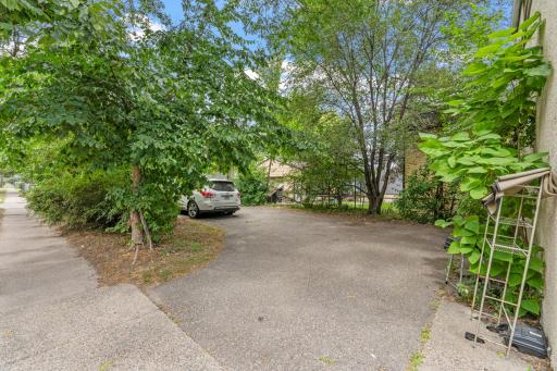 11-web-or-mls-2600 Washington St NE-11.jpg