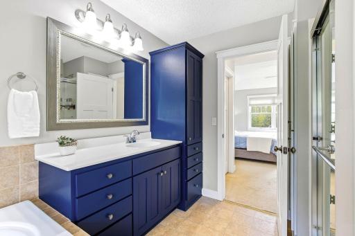 5725 103rd Avenue N, Brooklyn Park, MN 55443